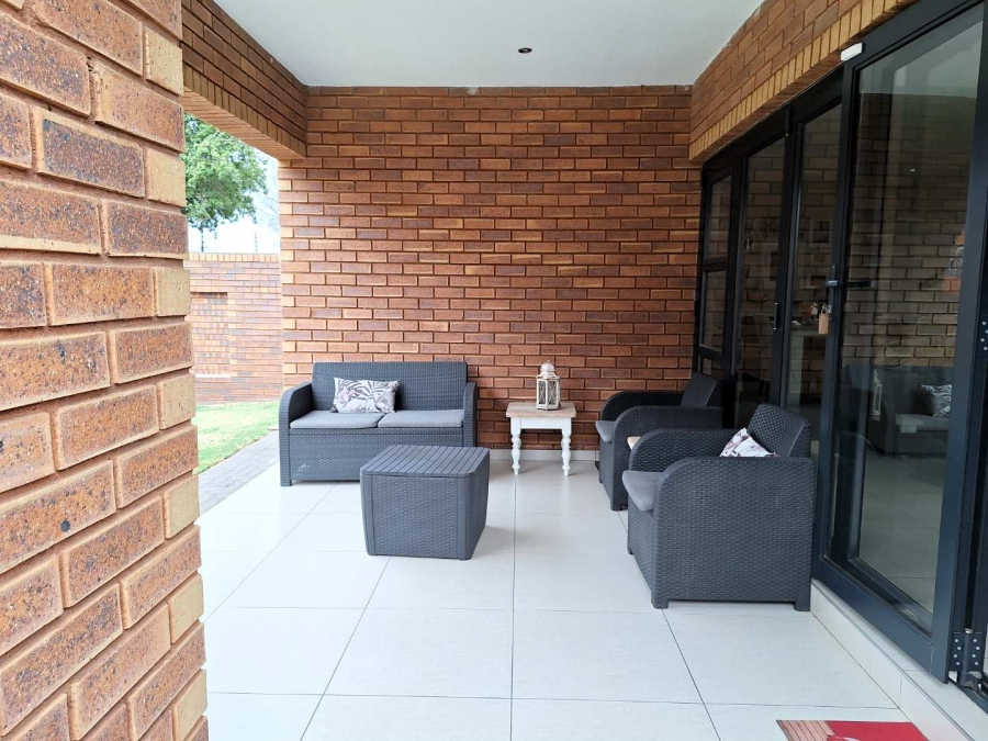 3 Bedroom Property for Sale in Brackenhurst Gauteng