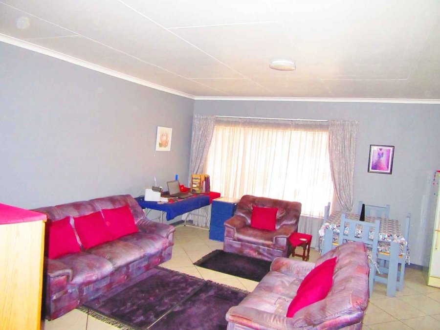 1 Bedroom Property for Sale in Casseldale Gauteng