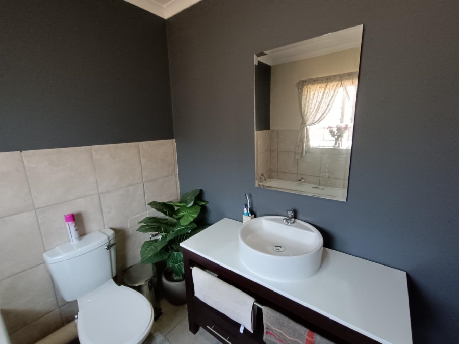 3 Bedroom Property for Sale in Kosmosdal Gauteng