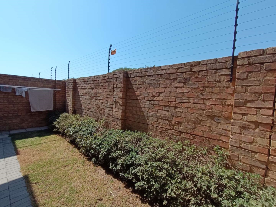 3 Bedroom Property for Sale in Kosmosdal Gauteng