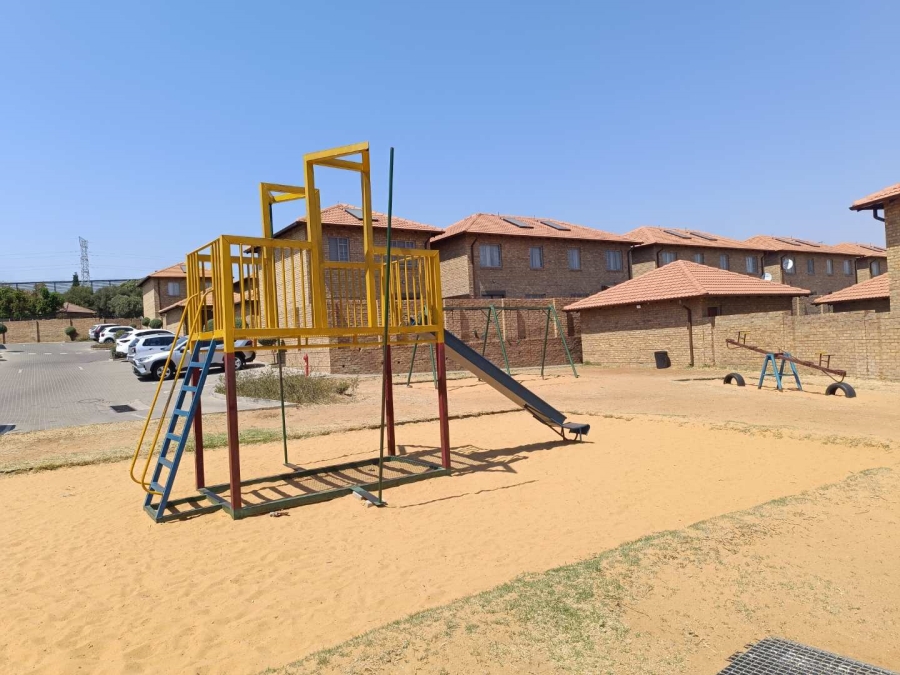 3 Bedroom Property for Sale in Kosmosdal Gauteng