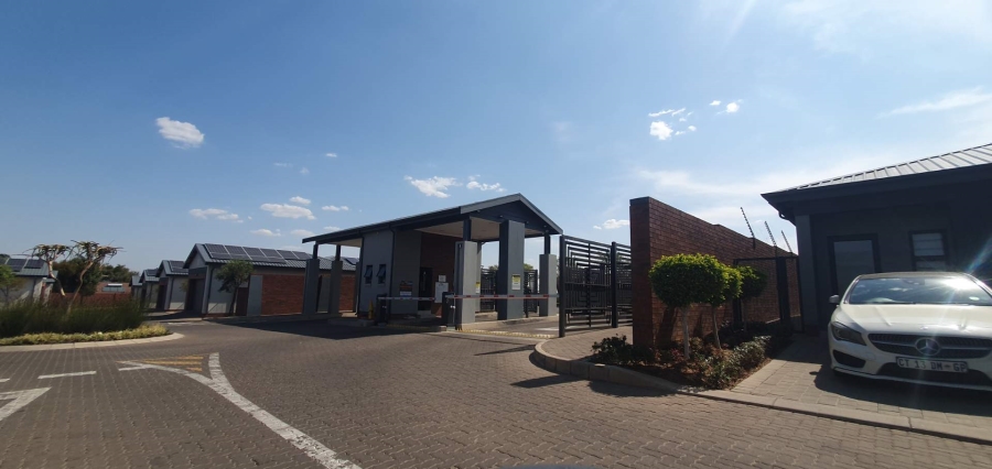 To Let 3 Bedroom Property for Rent in Vorna Valley Gauteng