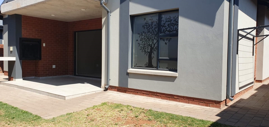 To Let 3 Bedroom Property for Rent in Vorna Valley Gauteng