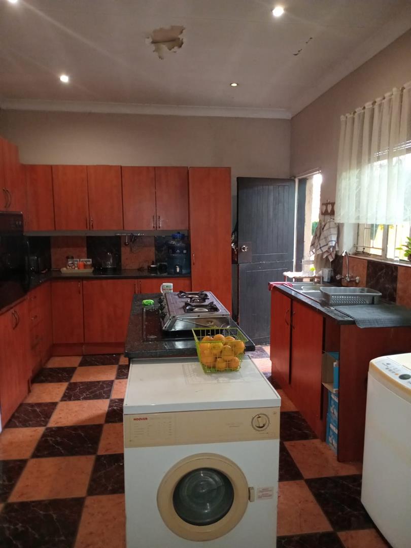 5 Bedroom Property for Sale in East Lynne Gauteng