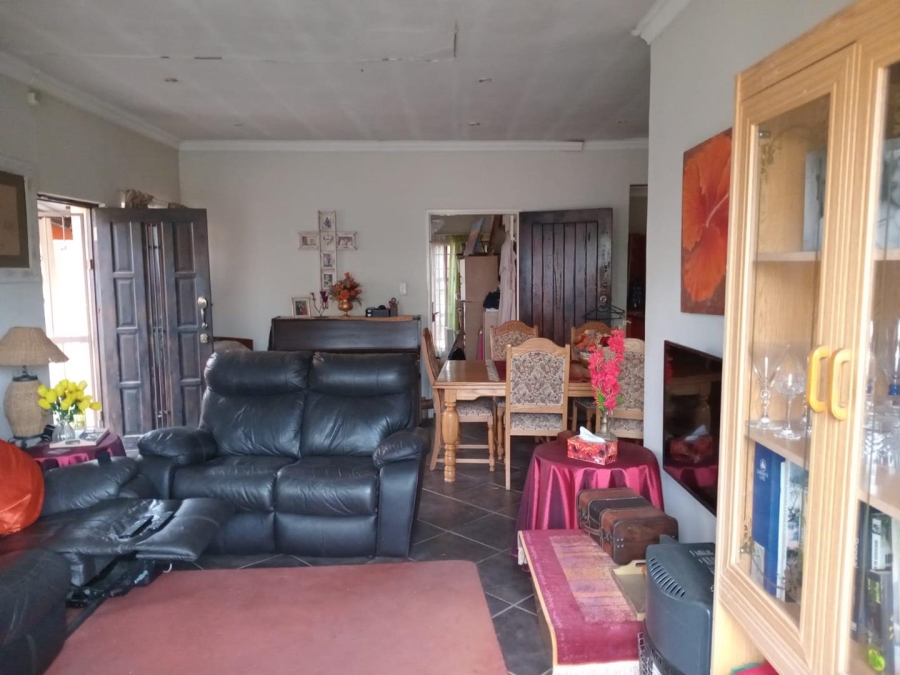 5 Bedroom Property for Sale in East Lynne Gauteng