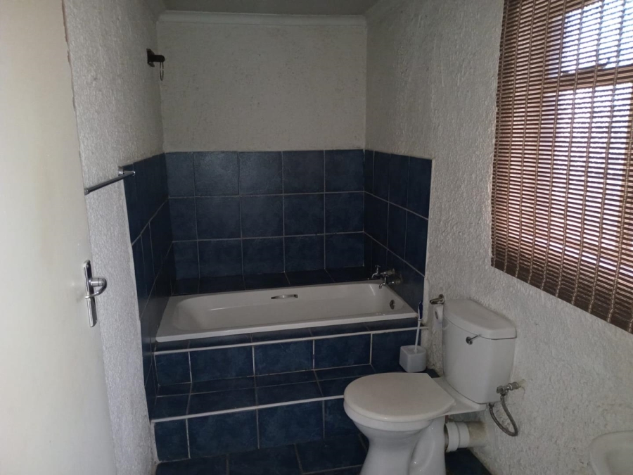 5 Bedroom Property for Sale in East Lynne Gauteng