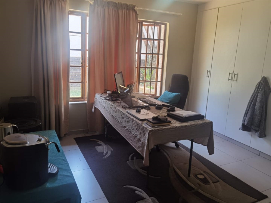 4 Bedroom Property for Sale in Van Riebeeck Park Gauteng