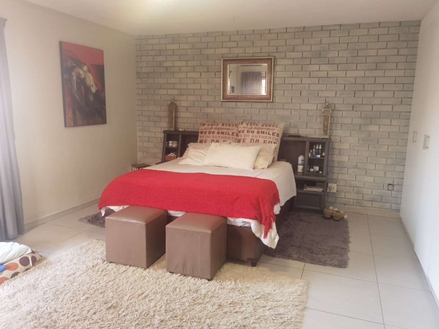 4 Bedroom Property for Sale in Van Riebeeck Park Gauteng