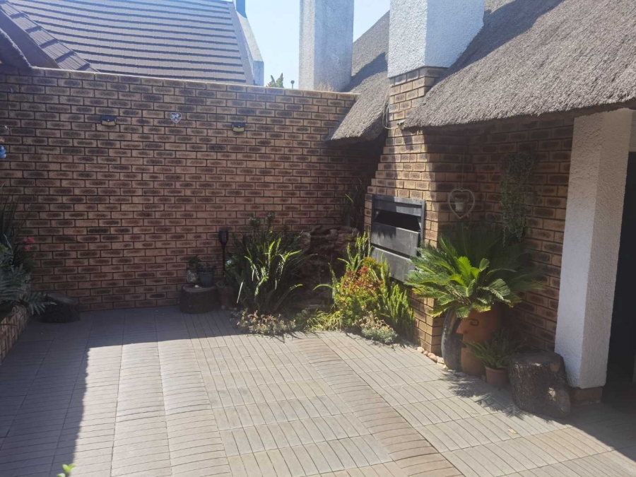 4 Bedroom Property for Sale in Van Riebeeck Park Gauteng