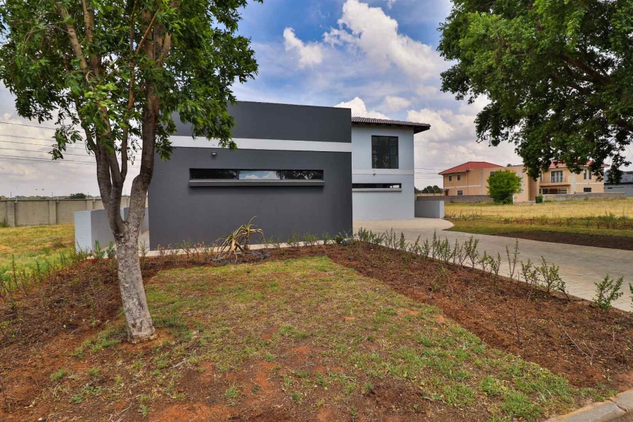 8 Bedroom Property for Sale in Parkhaven Gauteng