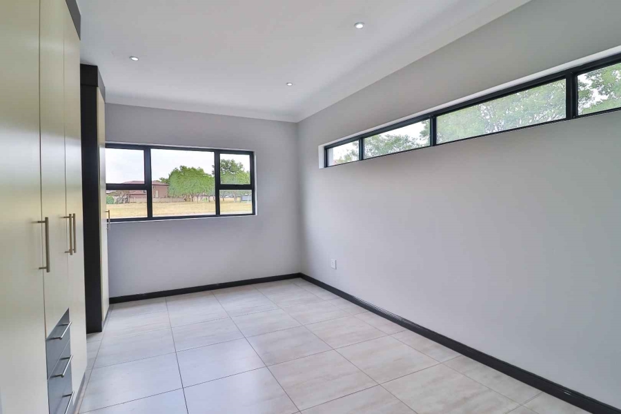 8 Bedroom Property for Sale in Parkhaven Gauteng