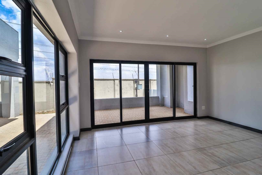 8 Bedroom Property for Sale in Parkhaven Gauteng