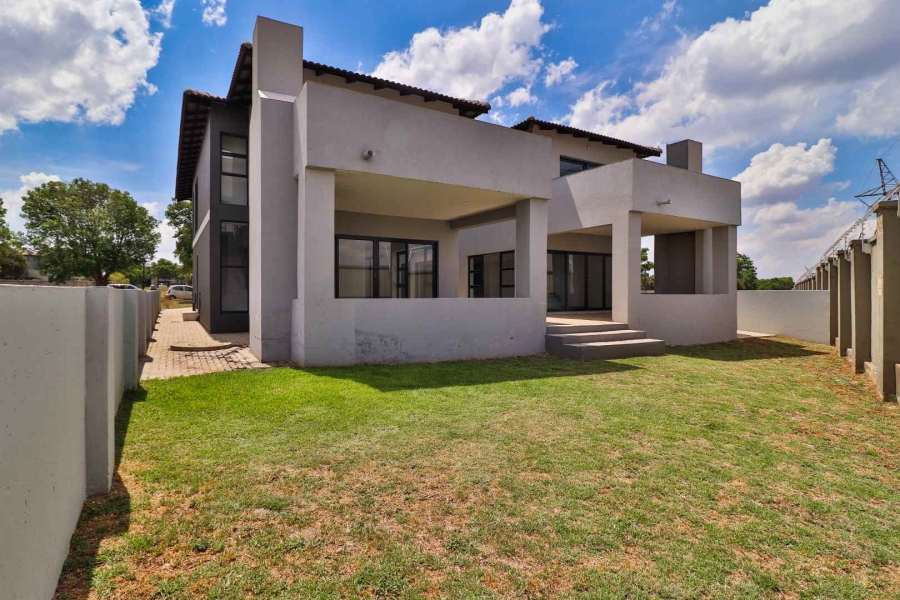 8 Bedroom Property for Sale in Parkhaven Gauteng