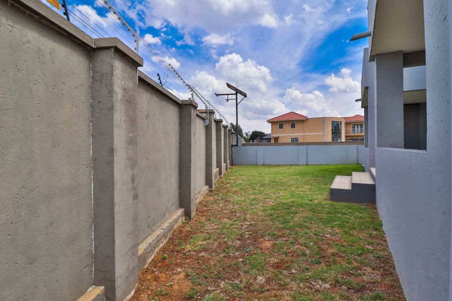 8 Bedroom Property for Sale in Parkhaven Gauteng