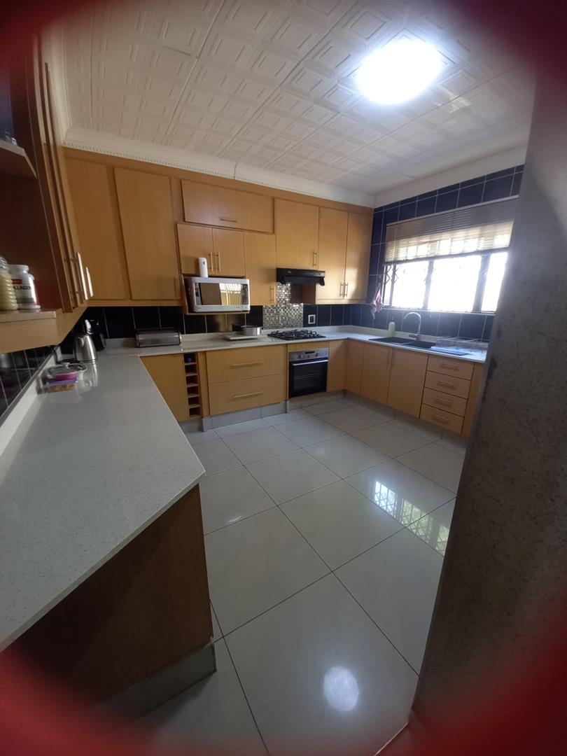 5 Bedroom Property for Sale in Mondeor Gauteng