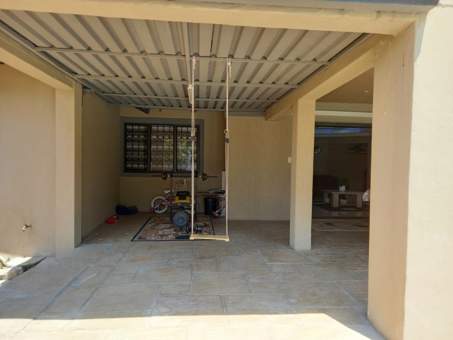 5 Bedroom Property for Sale in Mondeor Gauteng