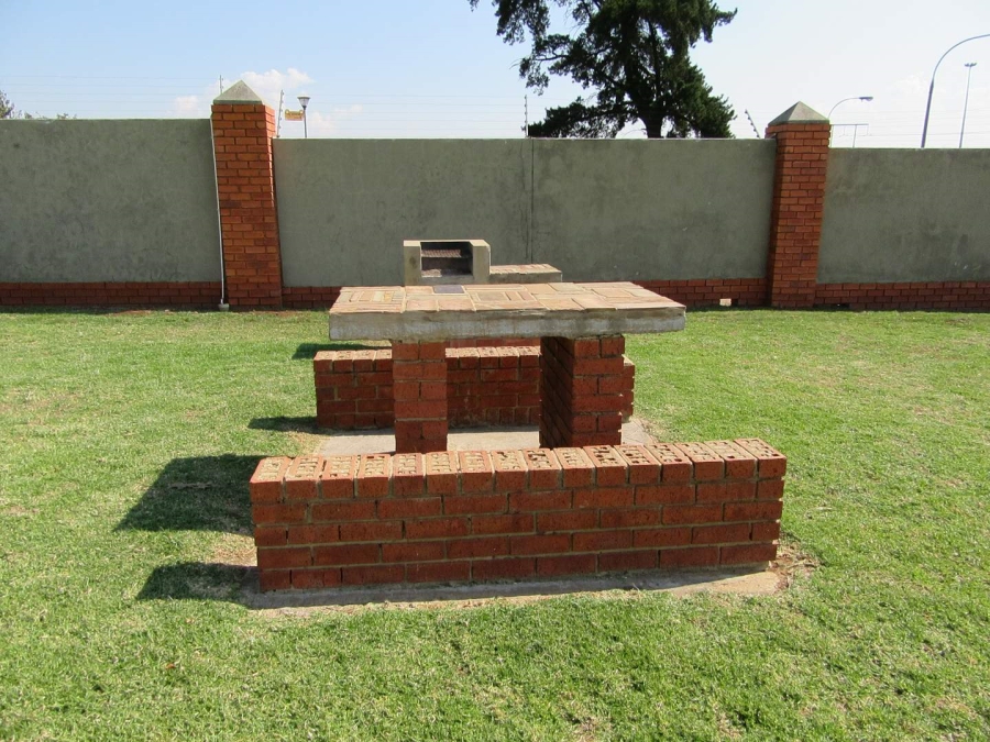 2 Bedroom Property for Sale in Albertsdal Gauteng