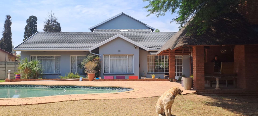 5 Bedroom Property for Sale in Brackendowns Gauteng