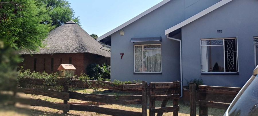 5 Bedroom Property for Sale in Brackendowns Gauteng