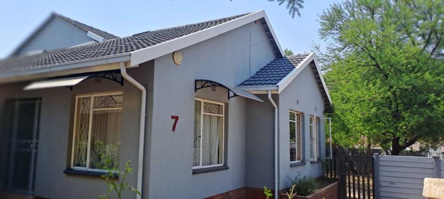 5 Bedroom Property for Sale in Brackendowns Gauteng