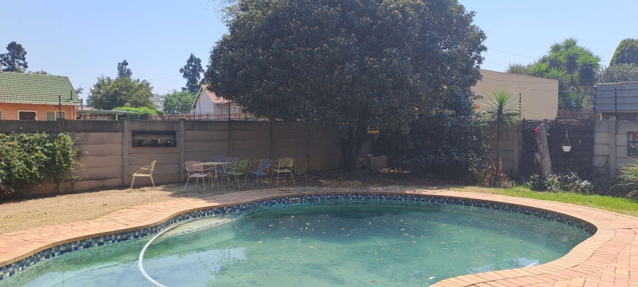 5 Bedroom Property for Sale in Brackendowns Gauteng