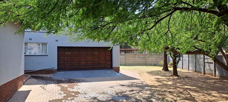 5 Bedroom Property for Sale in Brackendowns Gauteng