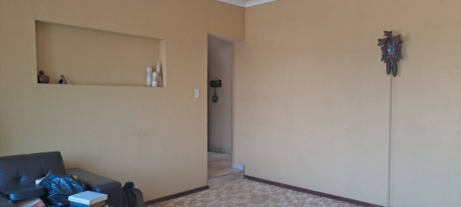 5 Bedroom Property for Sale in Brackendowns Gauteng