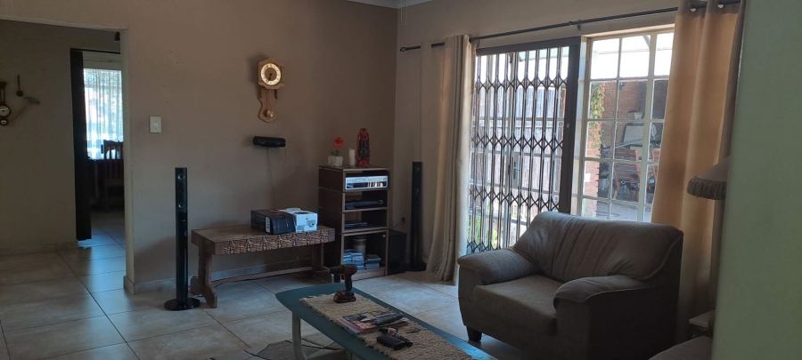 5 Bedroom Property for Sale in Brackendowns Gauteng