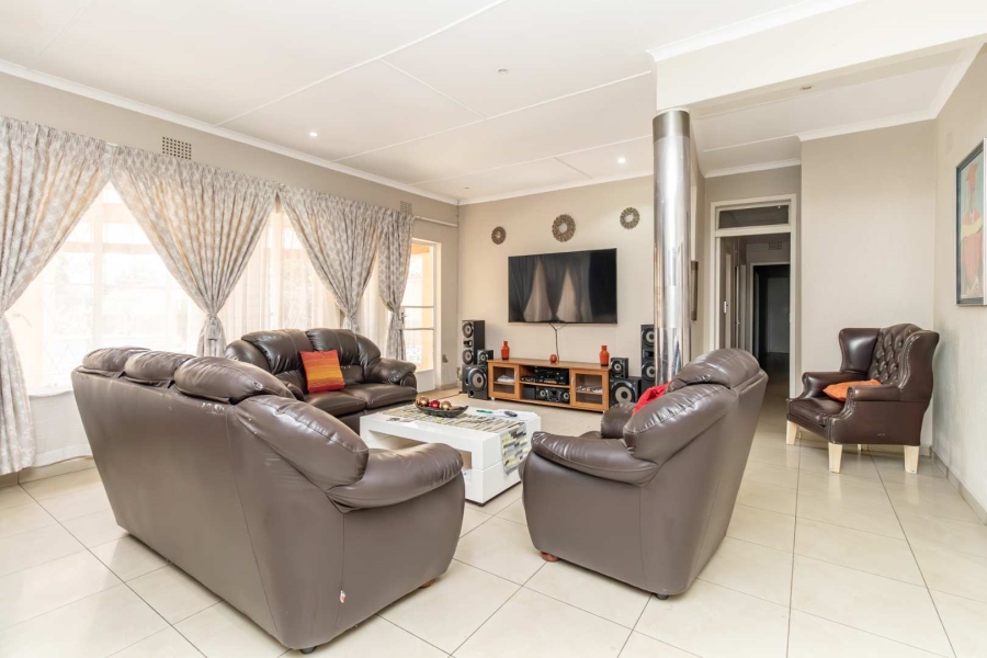 4 Bedroom Property for Sale in Constantia Kloof Gauteng