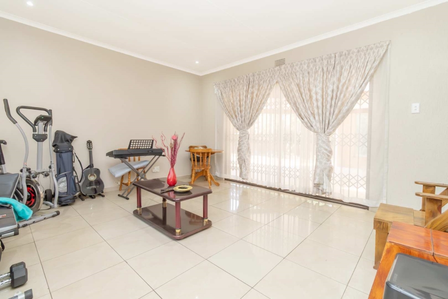 4 Bedroom Property for Sale in Constantia Kloof Gauteng