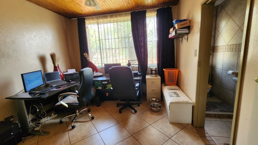 4 Bedroom Property for Sale in Kibler Park Gauteng