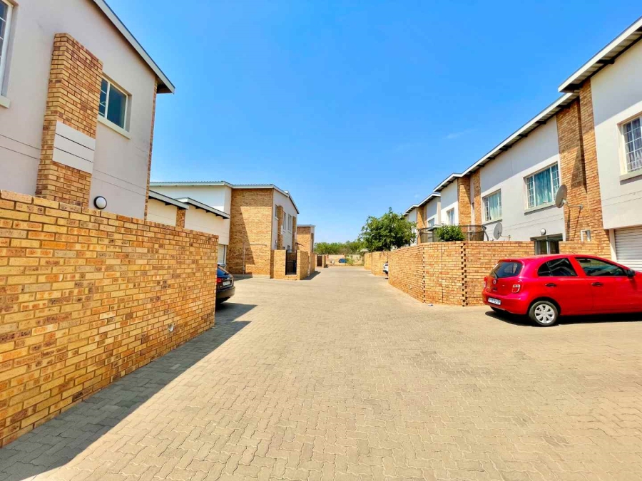 To Let 2 Bedroom Property for Rent in Hazeldean Gauteng