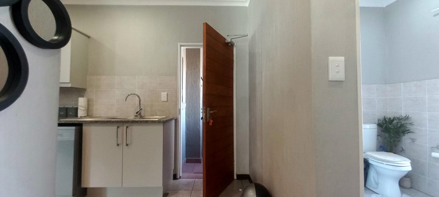 To Let 2 Bedroom Property for Rent in Wilgeheuwel Gauteng