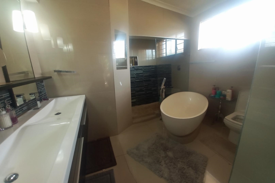 4 Bedroom Property for Sale in Birchleigh Gauteng