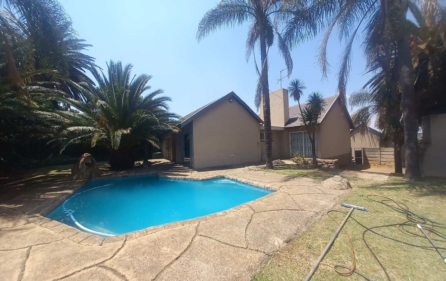 4 Bedroom Property for Sale in Birchleigh Gauteng