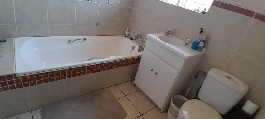 2 Bedroom Property for Sale in Birchleigh Gauteng