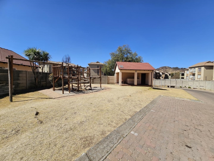 2 Bedroom Property for Sale in Meredale Gauteng