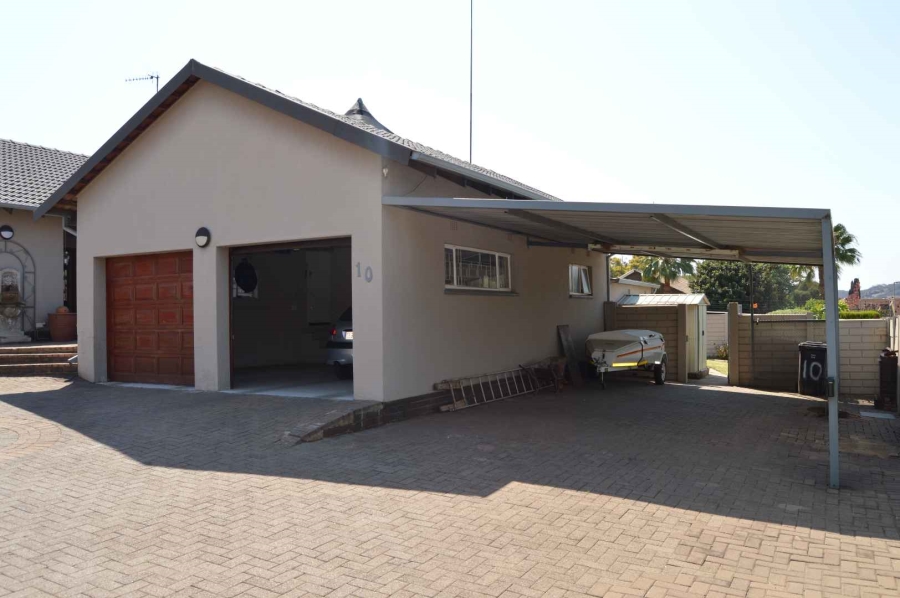 4 Bedroom Property for Sale in Mulbarton Gauteng