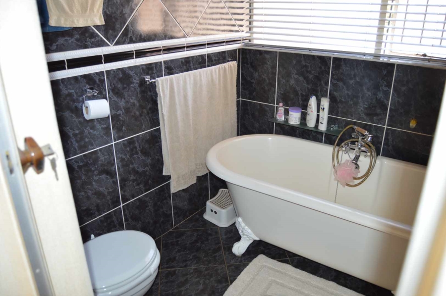 4 Bedroom Property for Sale in Mulbarton Gauteng