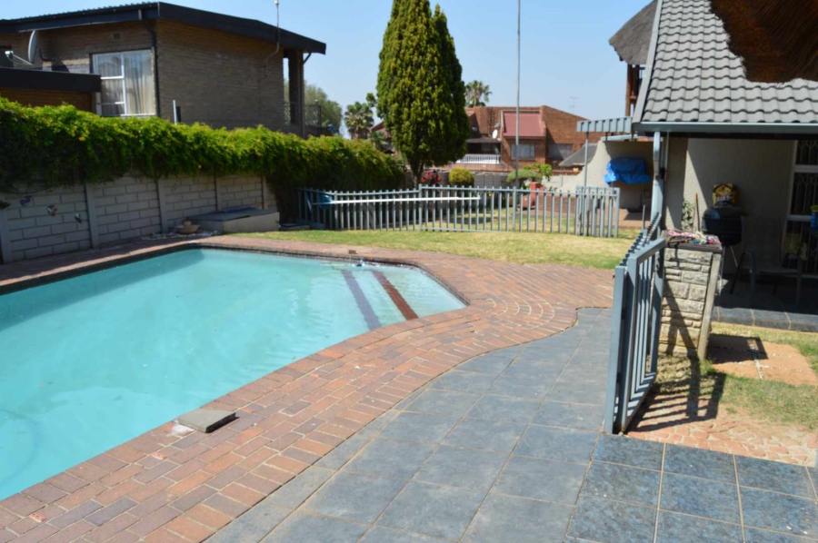 4 Bedroom Property for Sale in Mulbarton Gauteng