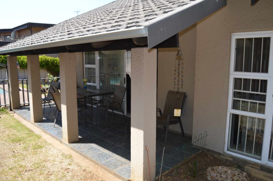 4 Bedroom Property for Sale in Mulbarton Gauteng