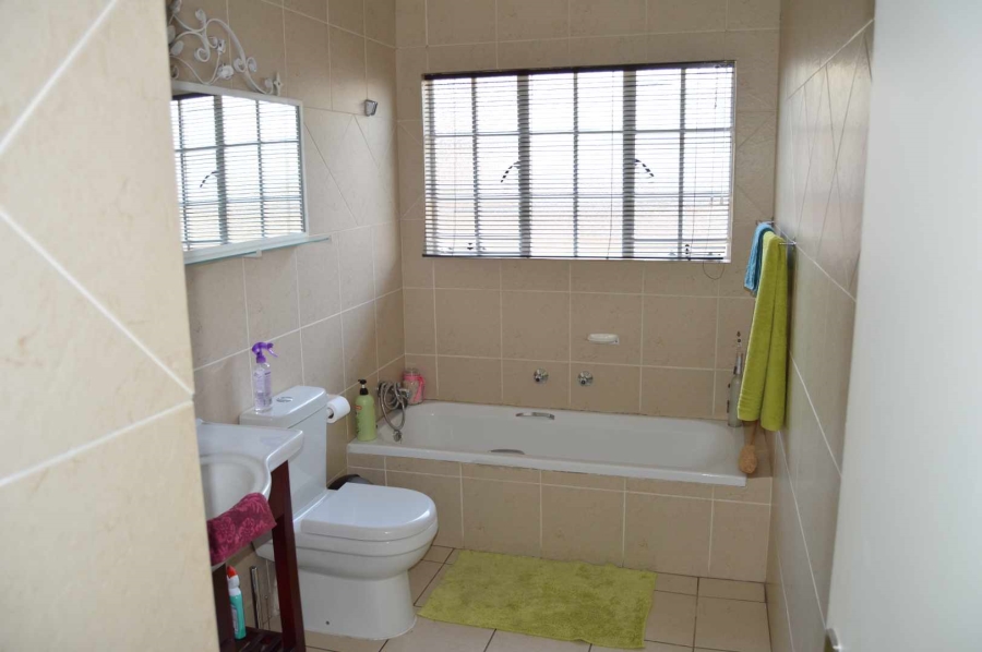 3 Bedroom Property for Sale in Verwoerdpark Gauteng