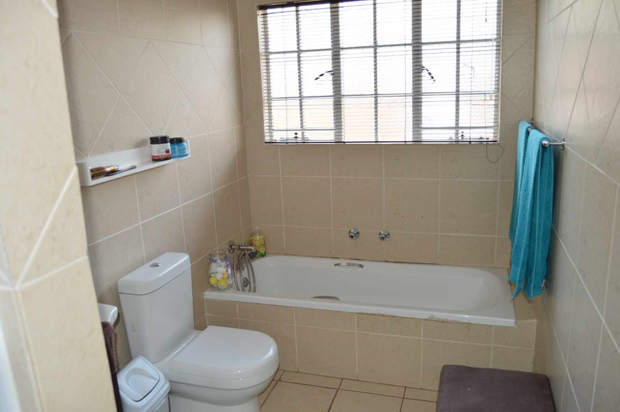 3 Bedroom Property for Sale in Verwoerdpark Gauteng