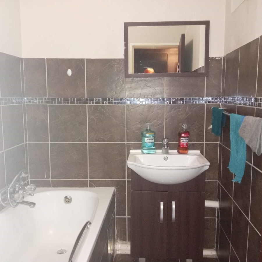 2 Bedroom Property for Sale in Pretoria North Gauteng