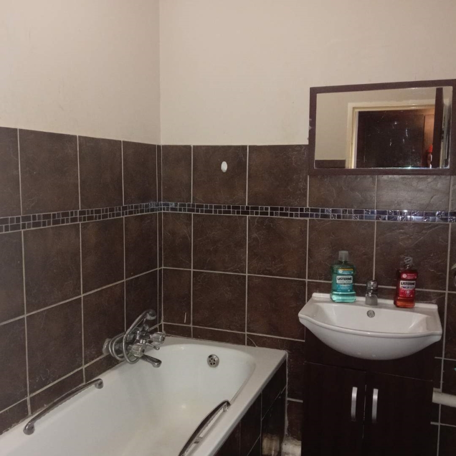 2 Bedroom Property for Sale in Pretoria North Gauteng