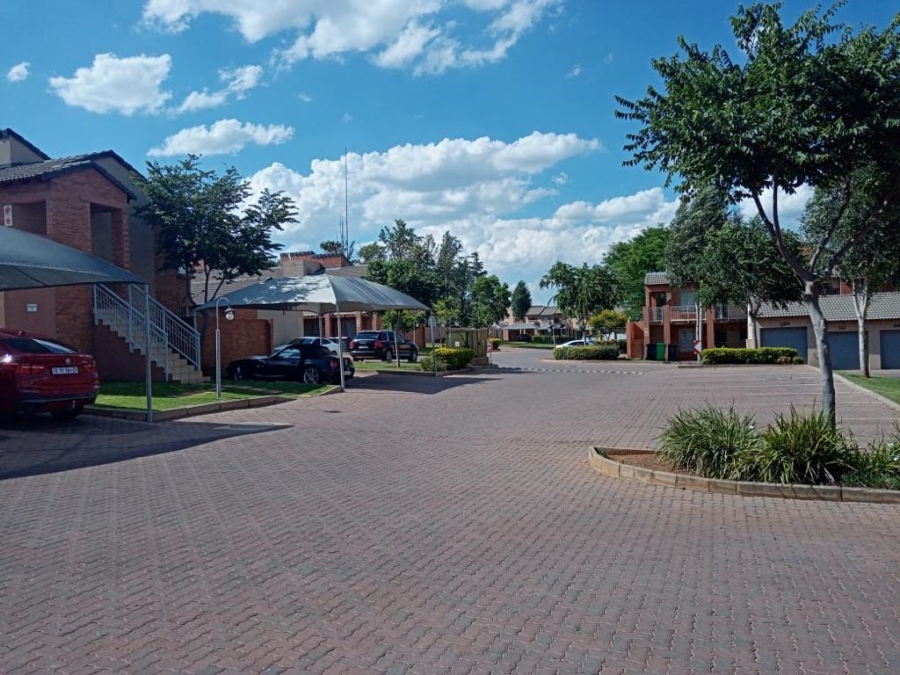 2 Bedroom Property for Sale in Noordwyk Gauteng