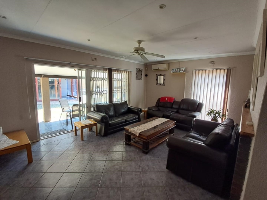 4 Bedroom Property for Sale in Mulbarton Gauteng