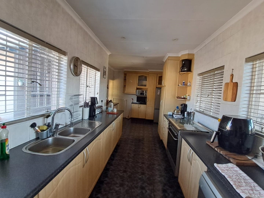 4 Bedroom Property for Sale in Mulbarton Gauteng