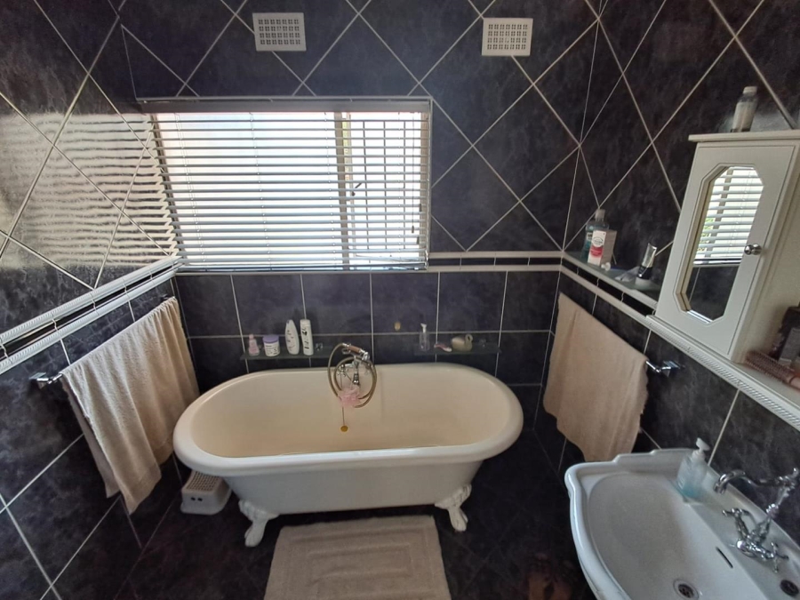 4 Bedroom Property for Sale in Mulbarton Gauteng