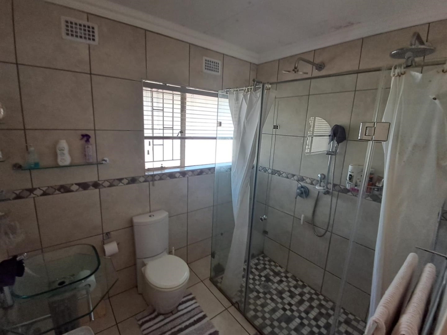 4 Bedroom Property for Sale in Mulbarton Gauteng